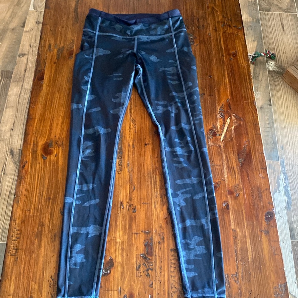 Lululemon blue Camo size 6